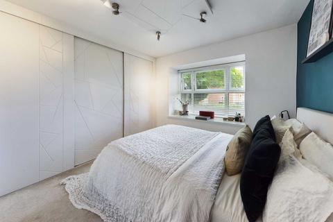 Flat 40, Bovingdon Court Windsor Close, Bovingdon, Hemel Hempstead, HP3 0QU