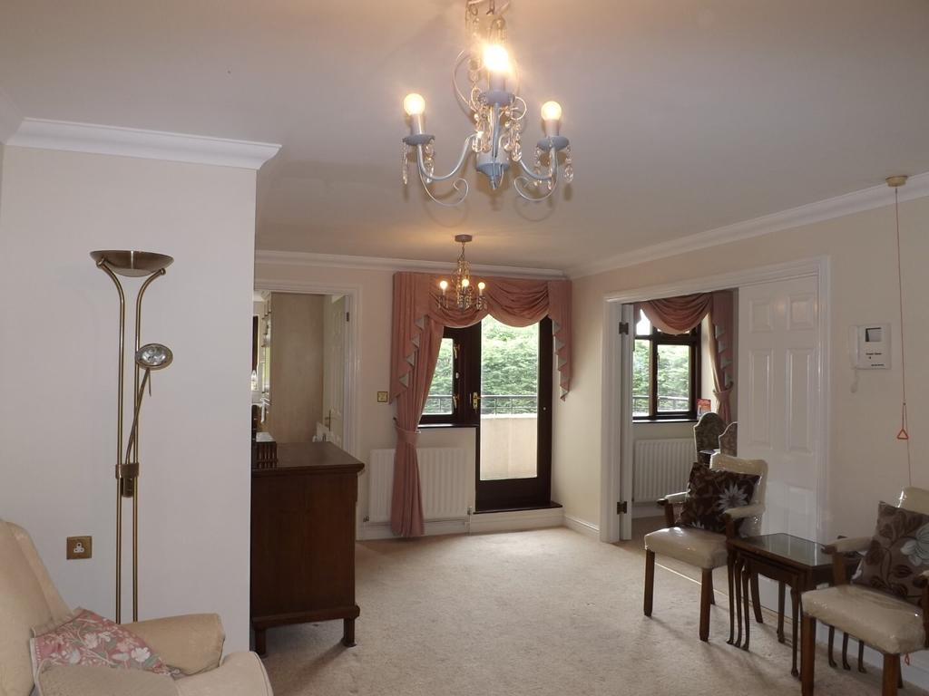 Eaton Court 126 Edgware Way 2 bed flat £355,000