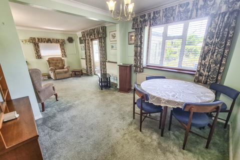 107 Welley Road, Wraysbury, Staines-upon-thames, TW19 5HQ