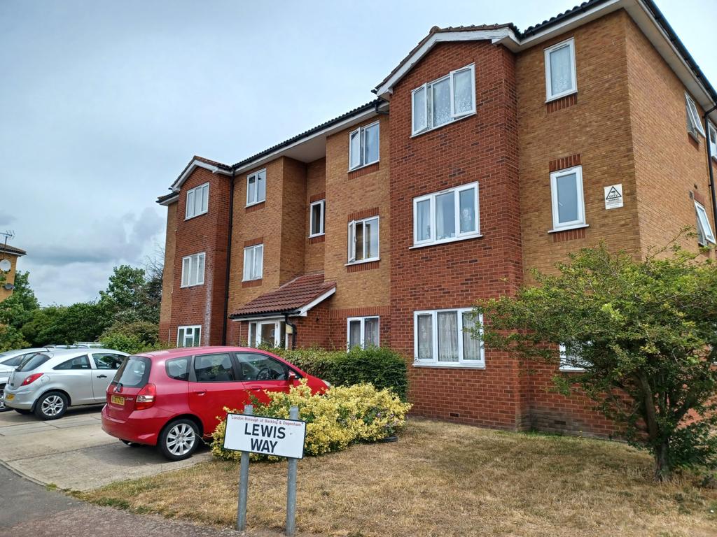 Two bed flat to let in Dagenham