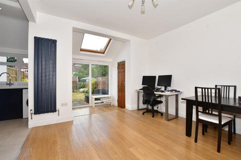 105 Whytecliffe Road North, Purley, CR8 2AE