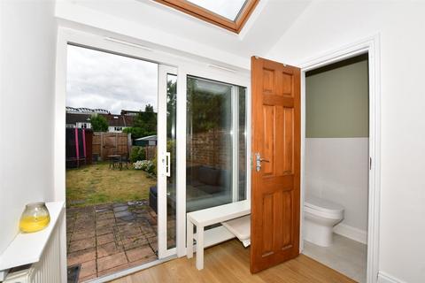 105 Whytecliffe Road North, Purley, CR8 2AE