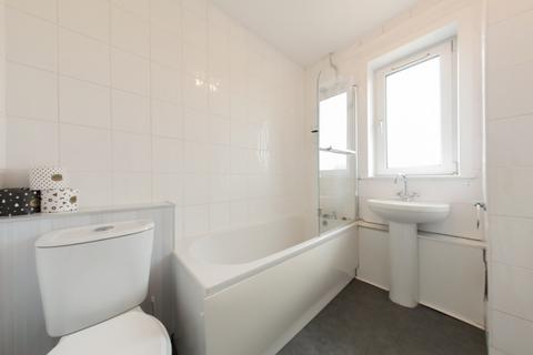 2 bedroom flat to rent, Kemnay Gardens, Douglas and Angus, Dundee, DD4