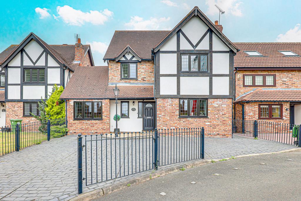 The Lindens, Langdon Hills, SS16 5 bed detached house for sale ??650,000
