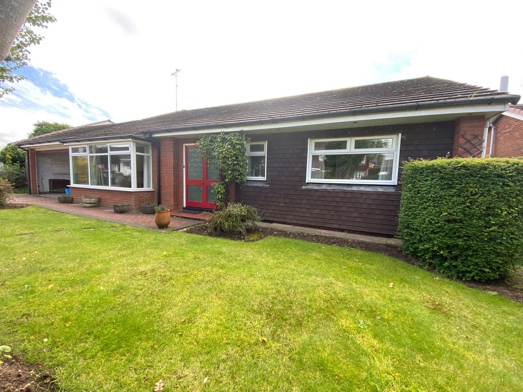 Fields Drive, Sandbach, CW11 4 bed bungalow £1,450 pcm (£335 pw)
