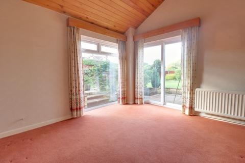 4 bedroom bungalow to rent, Fields Drive, Sandbach, CW11