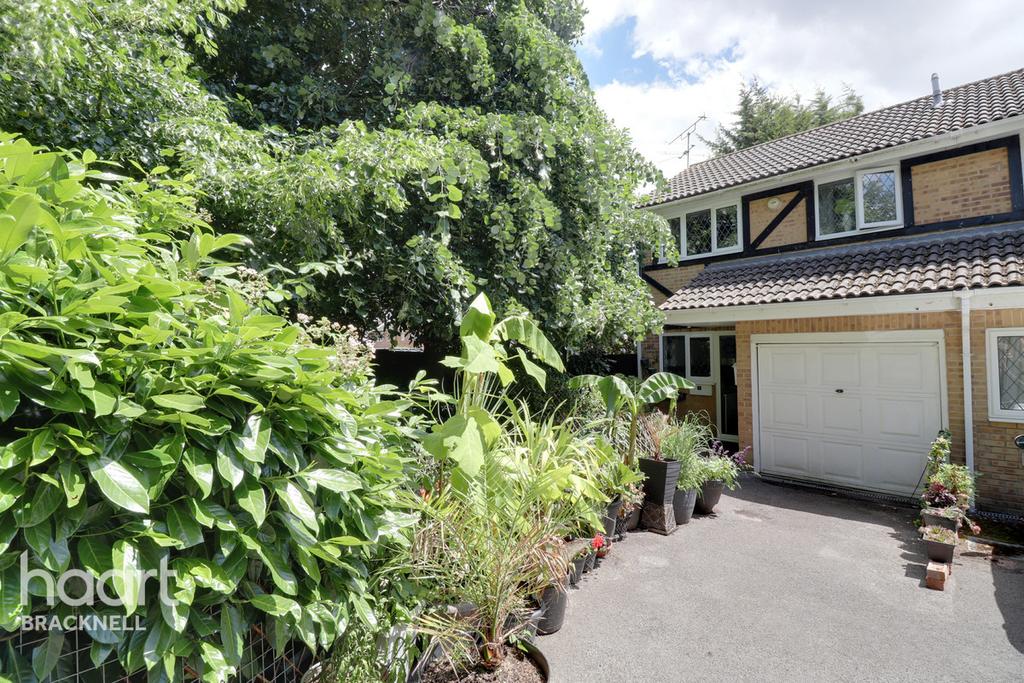 Challis Place, Bracknell 2 bed end of terrace house £350,000