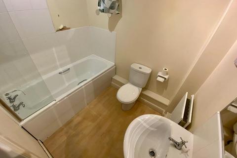 1 bedroom flat to rent, Finsbury Court, Sandfield Park, Bolton, BL1