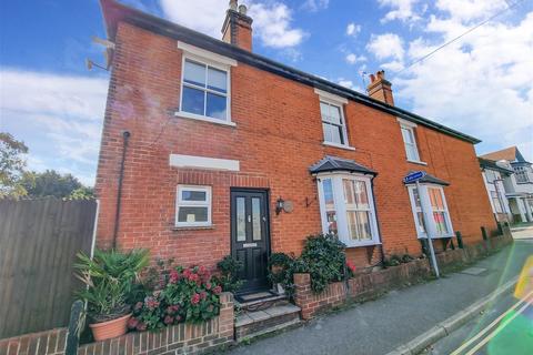 10a Queen Annes Terrace, Leatherhead, KT22 7HR