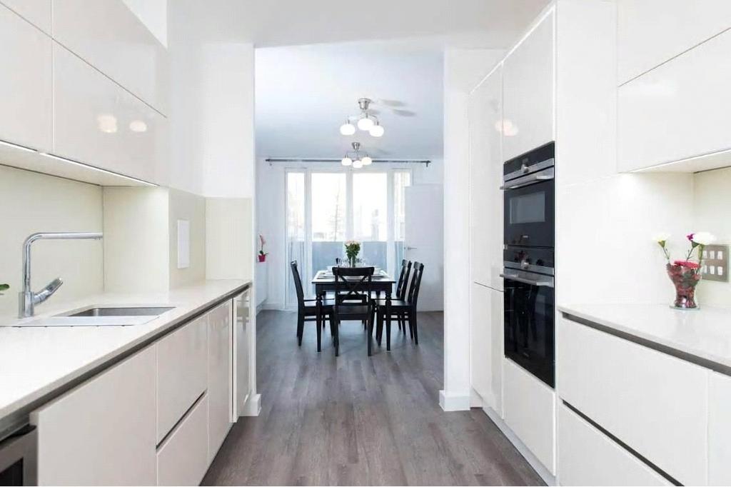 Kitchen/Dining Area