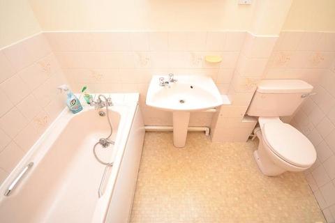 1 bedroom apartment to rent, Station Lane, Hornchurch, RM12
