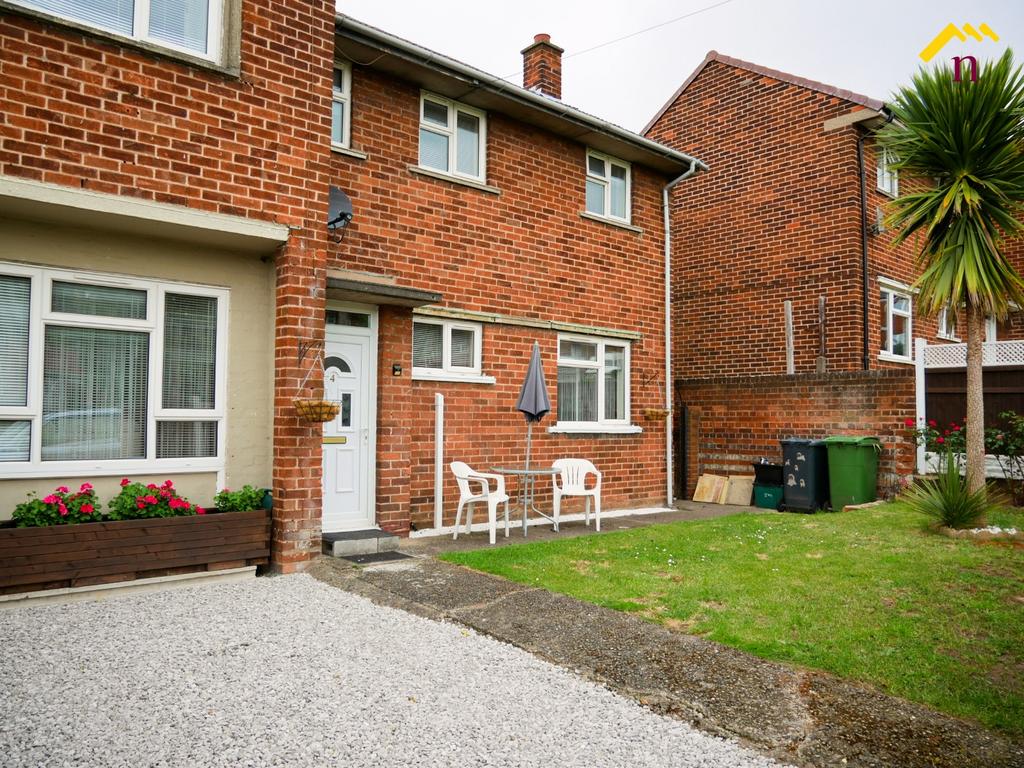 Wyndham Gardens, Wrexham, LL13 3 bed semidetached house for sale £