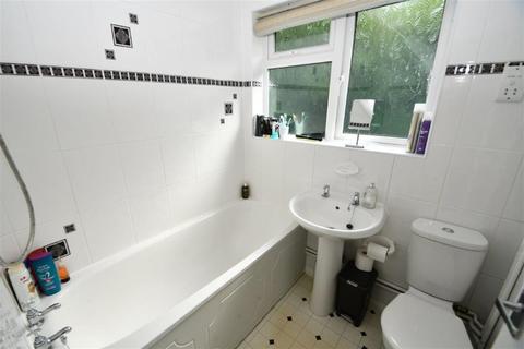 10 Cherryhurst, Hambledon, Godalming, GU8 4HA