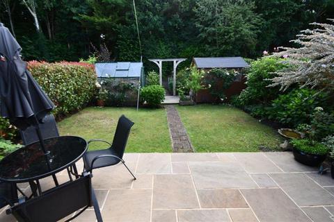10 Cherryhurst, Hambledon, Godalming, GU8 4HA