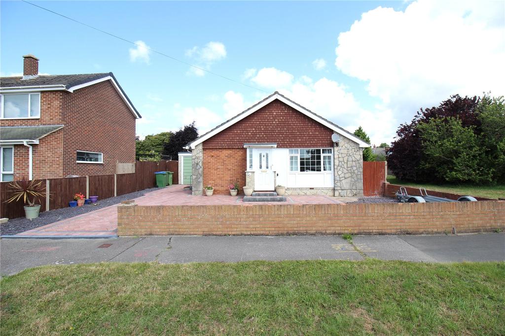 Longmynd Drive, Fareham, Hampshire, PO14 3 bed bungalow for sale £350,000