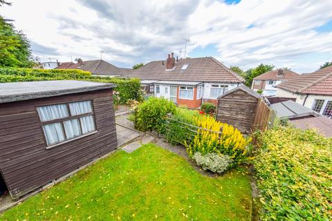 2 bedroom bungalow for sale - Southleigh Road, Leeds