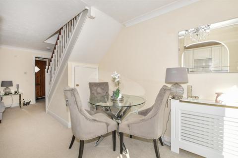 24 Downs Close, Headcorn, Ashford, TN27 9UG