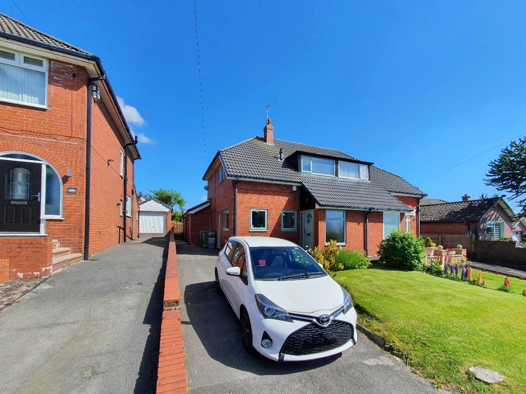 Ripponden Road, Moorside, Oldham, OL4 4 bed semidetached house for