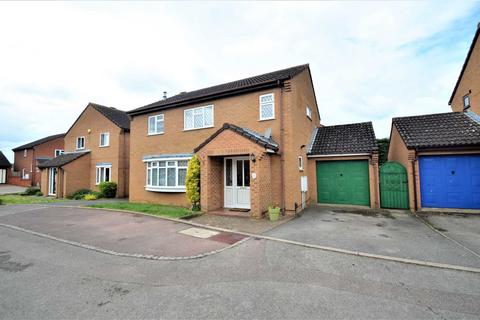 4 bedroom detached house to rent, Donnelly Drive, Bedford