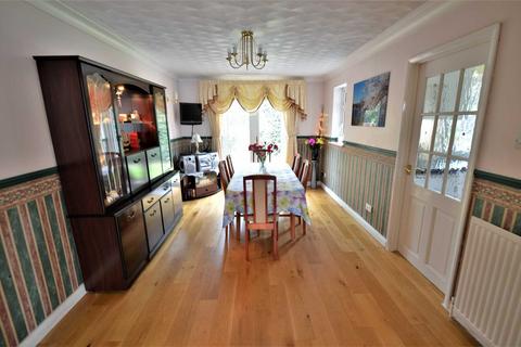 4 bedroom detached house to rent, Donnelly Drive, Bedford