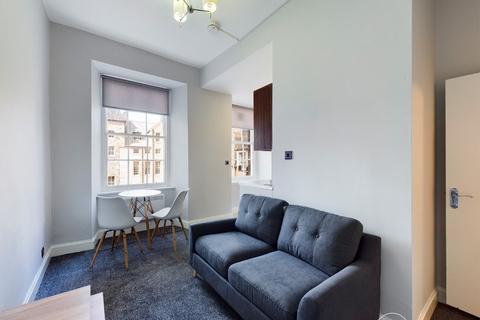 1 bedroom flat to rent, James Court, Old Town, Edinburgh, EH1