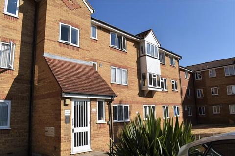 Studio to rent, Redford Close, Feltham, TW13