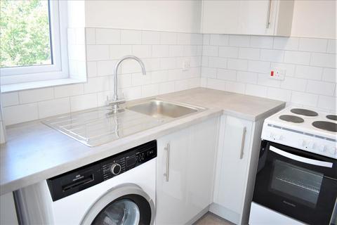 Studio to rent, Redford Close, Feltham, TW13