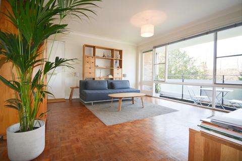 Studio to rent, Wye Court ,Malvern Way, W13