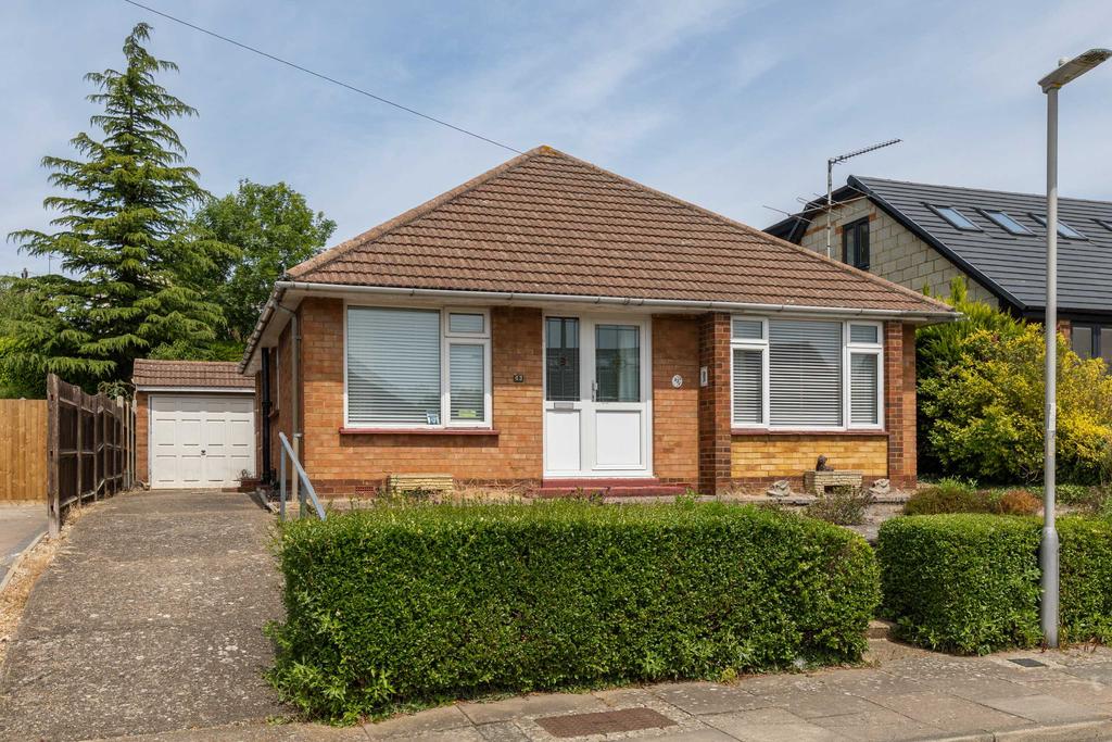 Manton Road, Hitchin, Hertfordshire, SG4 3 bed bungalow for sale £500,000