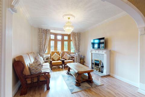 5 bedroom semi-detached house for sale - The Glade, Clayhall, Ilford, IG5
