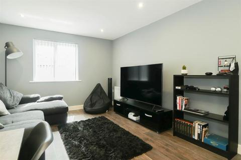 2 bedroom flat for sale - Pavilion Close, Stanningley, LS28 6NL