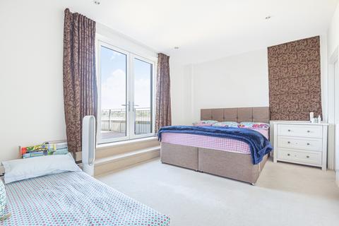 3 bedroom apartment to rent - Dowding Drive Kidbrooke SE9