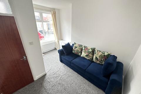 2 bedroom terraced house to rent, Parkfield Avenue, Manchester, M14