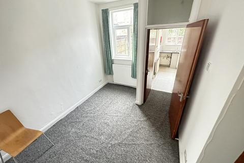 2 bedroom terraced house to rent, Parkfield Avenue, Manchester, M14