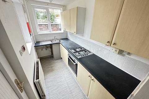 2 bedroom terraced house to rent, Parkfield Avenue, Manchester, M14