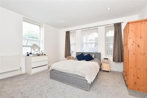2 bedroom apartment for sale - Cheriton Gardens, Folkestone, Kent