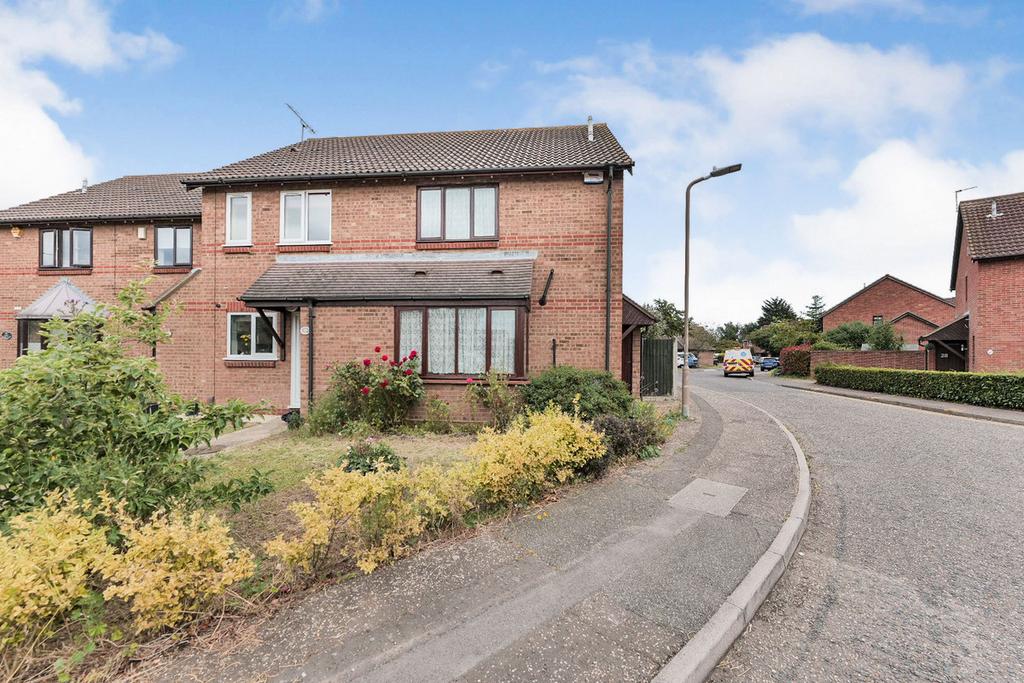 Caversham Avenue, Southendonsea, SS3 3 bed end of terrace house for