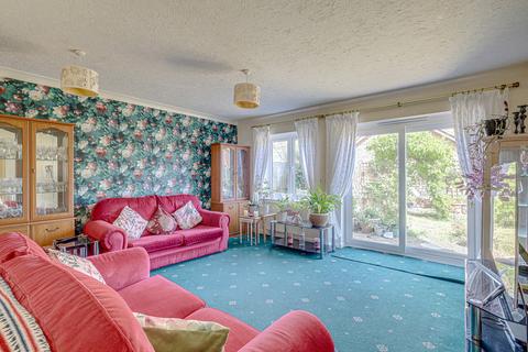 3 bedroom end of terrace house for sale, Caversham Avenue, Southend-on-sea, SS3