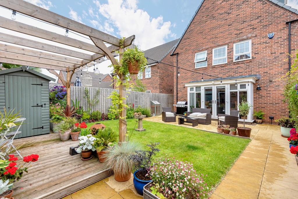 Horseshoe Crescent, Pocklington 5 bed detached house £500,000