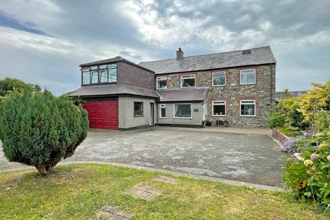 5 bedroom detached house for sale, Groeslon, Caernarfon, Gwynedd, LL54