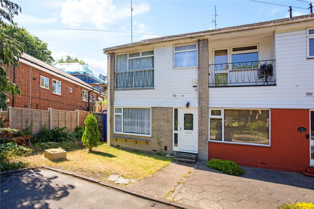 Ivy Walk, Rickmansworth Road, Northwood, Middlesex, HA6 3 bed end of