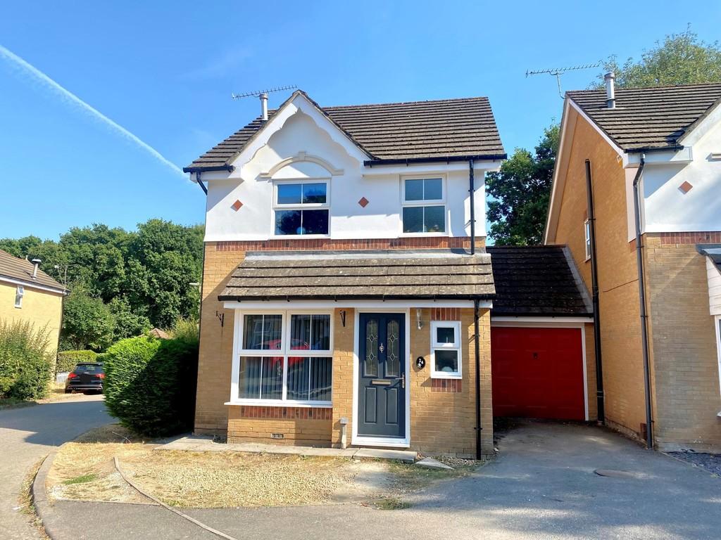 Mustang Avenue, Whiteley 3 bed link detached house £416,500