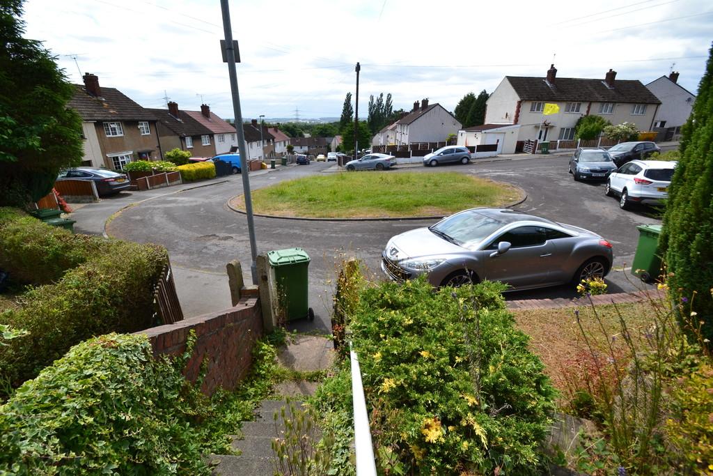 Hill Estate, Upton 2 bed semidetached house £90,000