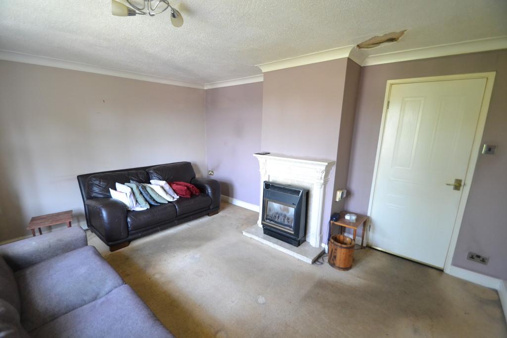 Hill Estate, Upton 2 bed semidetached house £90,000
