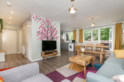 117 Abbeyfields Close, London, NW10 7EG