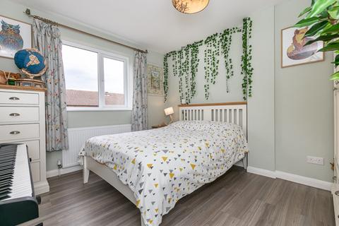 117 Abbeyfields Close, London, NW10 7EG