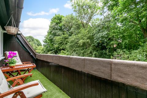 117 Abbeyfields Close, London, NW10 7EG