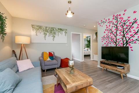 117 Abbeyfields Close, London, NW10 7EG