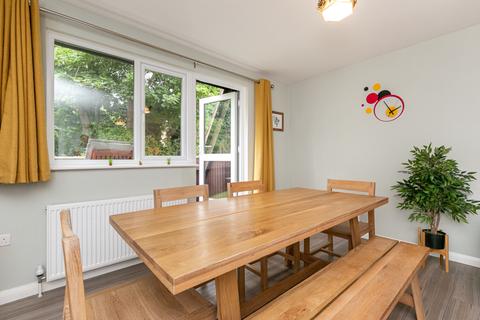 117 Abbeyfields Close, London, NW10 7EG