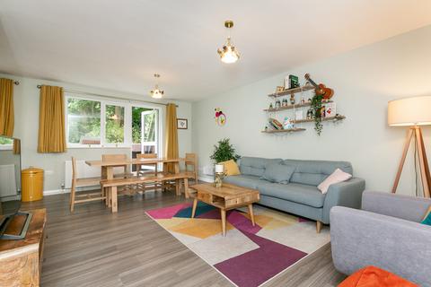 117 Abbeyfields Close, London, NW10 7EG